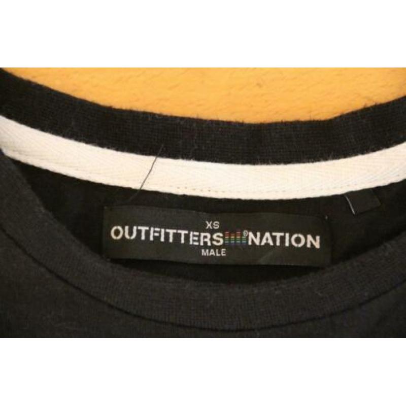Leuk stoer zwart shirt van Outfitters Nation. Maat 146 xs