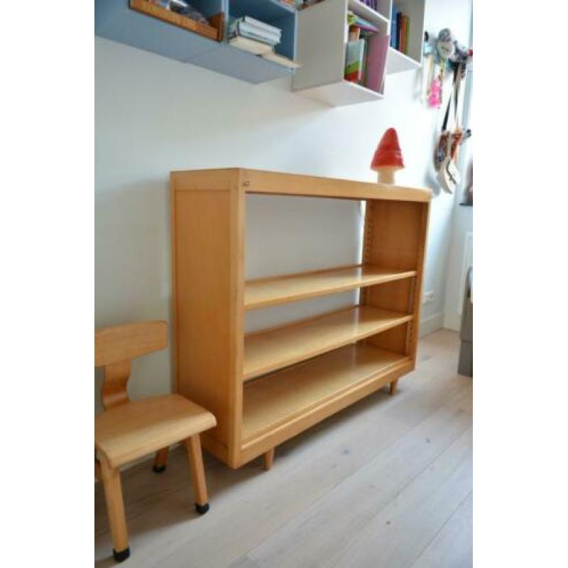 Vintage retro schoolkast boekenkast kinderkamer mid century