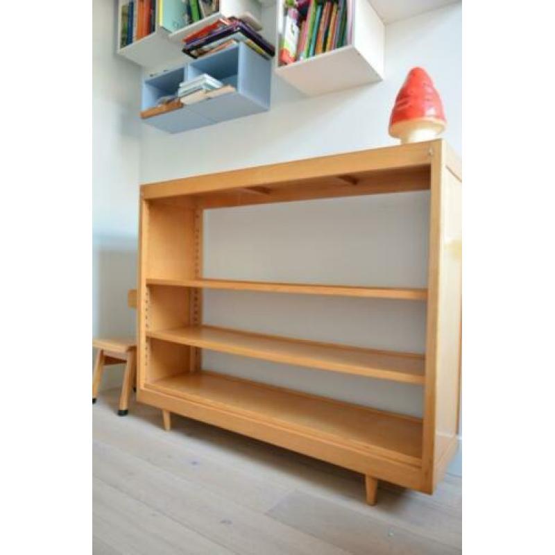 Vintage retro schoolkast boekenkast kinderkamer mid century