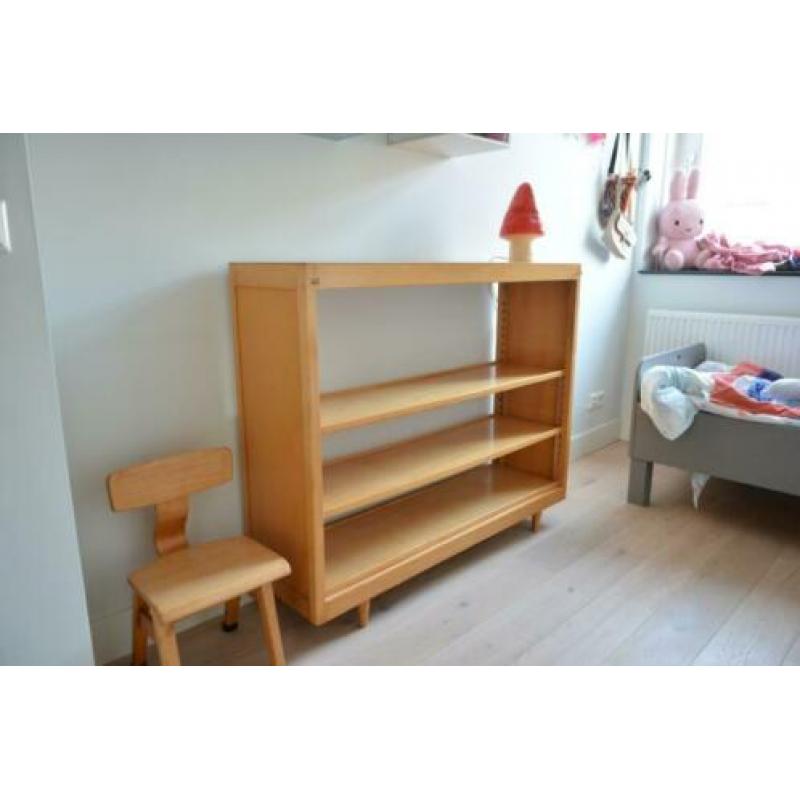 Vintage retro schoolkast boekenkast kinderkamer mid century