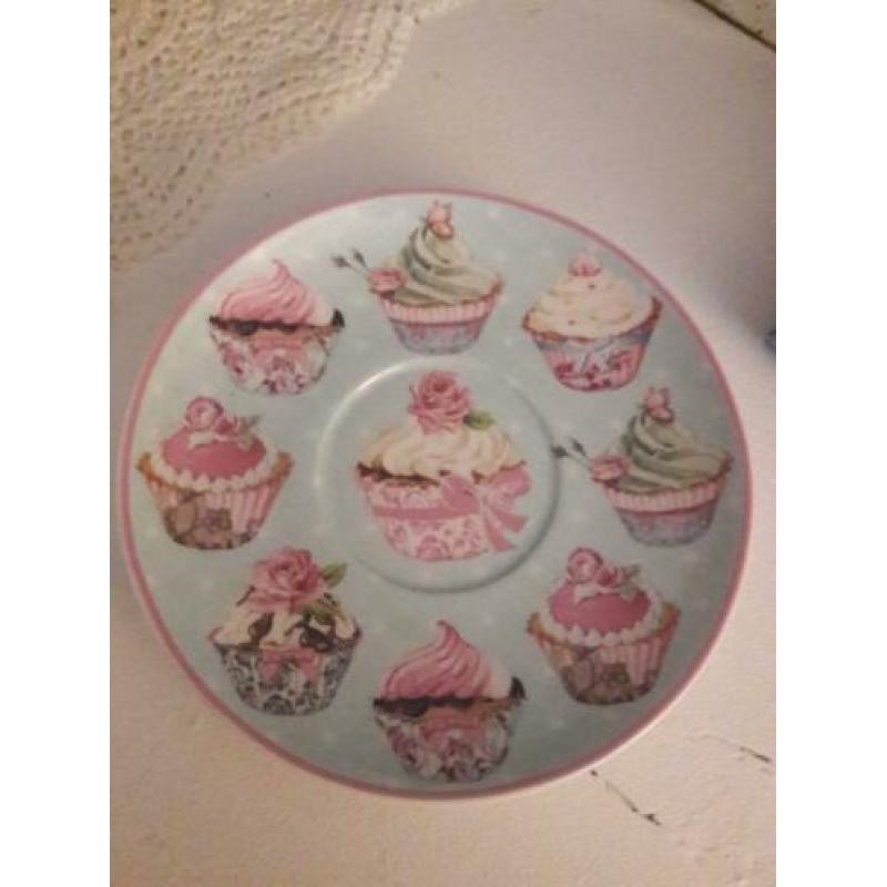 Nieuw grote Kop en schotel in cadeaudoos. Cupcake roze blauw