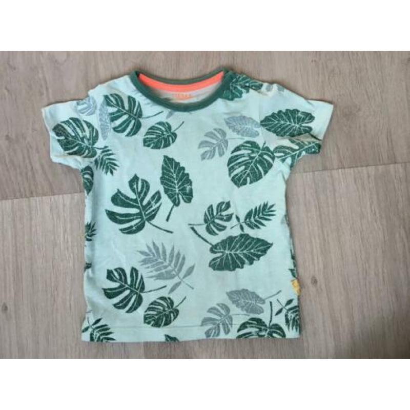 groen shirt korte mouw met bladprint Hema maat 74