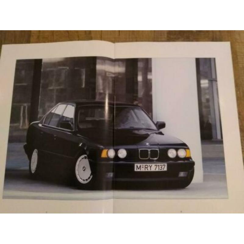 BMW 5 - serie e34 folder in nieuwstaat uit 1990