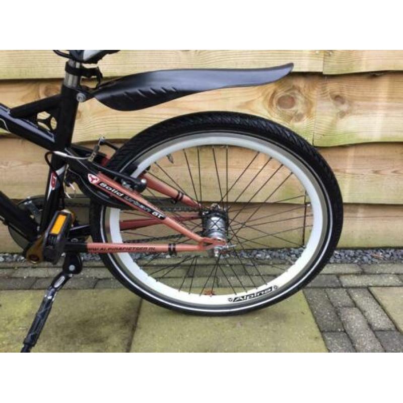 Zeer stevige nette Alpina trial 24 inch zwart rood