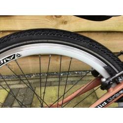 Zeer stevige nette Alpina trial 24 inch zwart rood