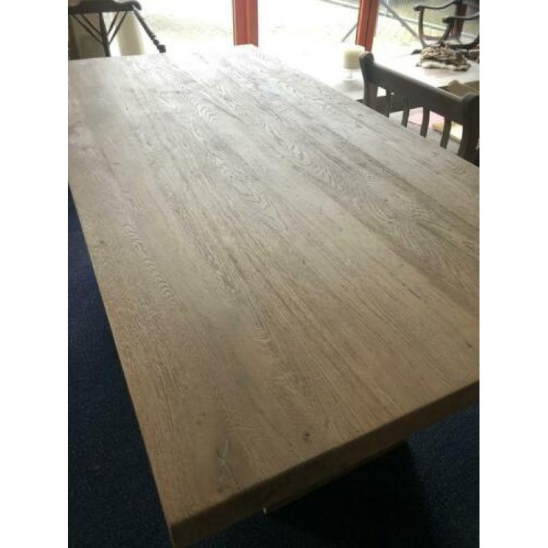 Mooie massieve tafel