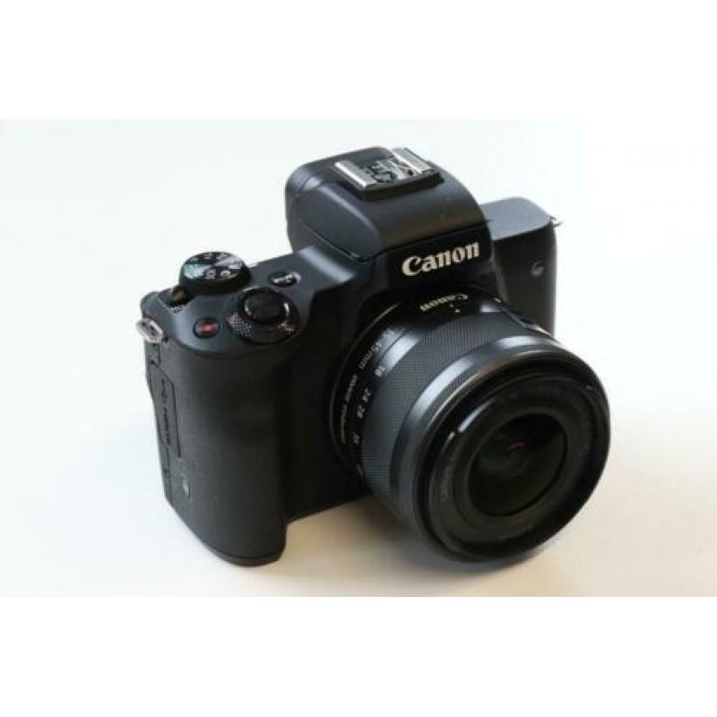 Canon EOS M50+15-45mm F3.5-6.3 IS STM+DCcoupler 2 van 3