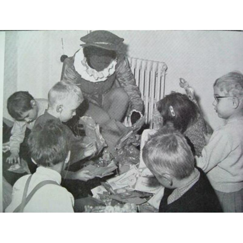 Sint Nicolaas en Zwarte Piet in kleuterland - 1962