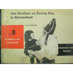 Sint Nicolaas en Zwarte Piet in kleuterland - 1962