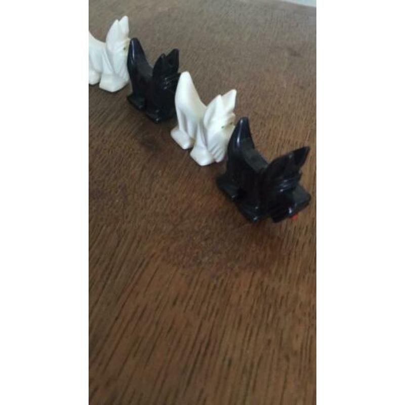 Black and white whisky hondjes met magneetjes