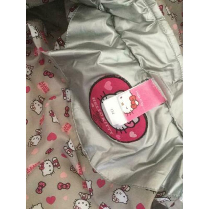 Schattige zilveren winterjas van C en A Hello Kitty maat 134