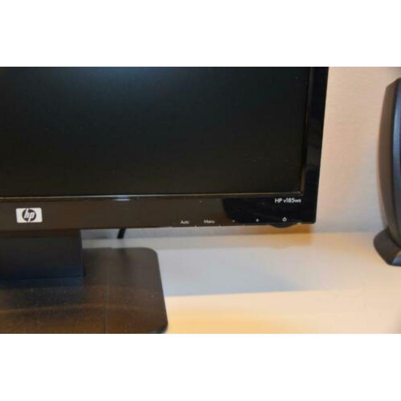 Dell Dimension 9150 Desktop met losse 17” monitor en Audio b