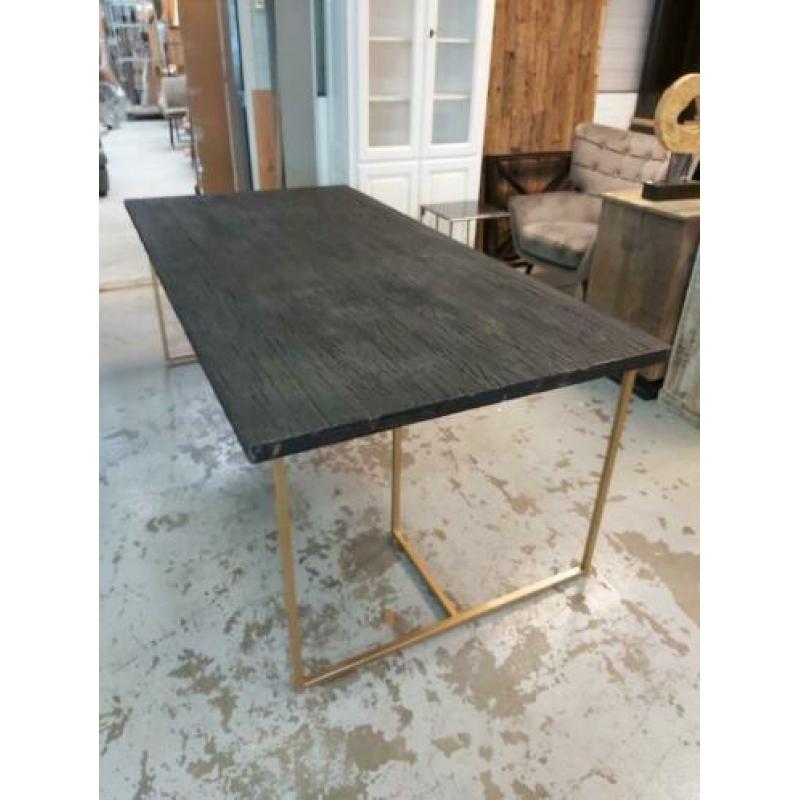 Showroom Richmond eettafel Belfort