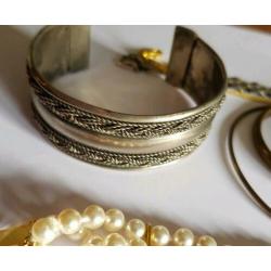 Lot oude vintage armbanden