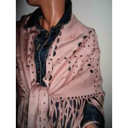 Roze pashmina/omslagdoek ibiza style.