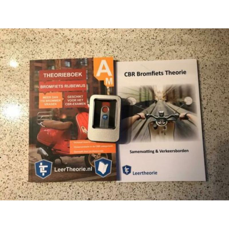 Theorieboeken + usb met examenvragen voor brommer rijbewijs