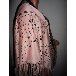 Roze pashmina/omslagdoek ibiza style.