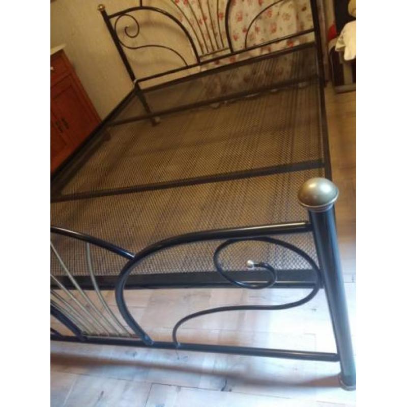 metalen bed 140 breed