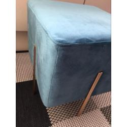 Poef blauw turqoise velvet fluweel hocker met goud - metaal