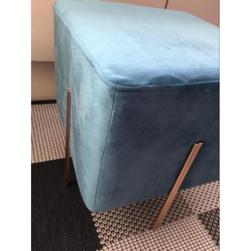 Poef blauw turqoise velvet fluweel hocker met goud - metaal