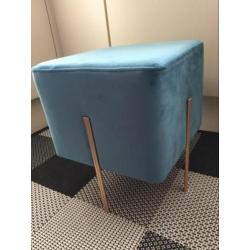 Poef blauw turqoise velvet fluweel hocker met goud - metaal