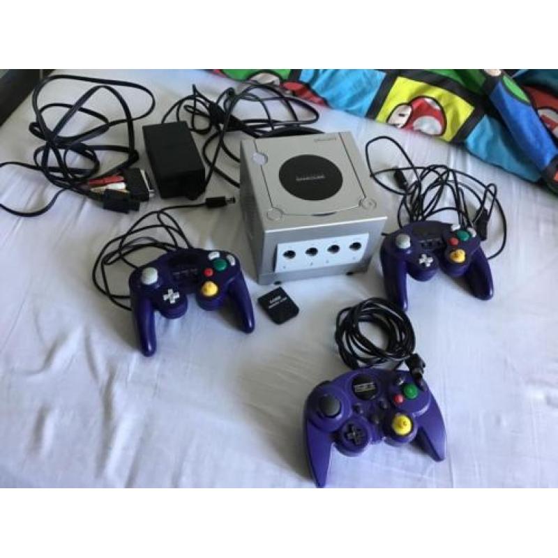 Gamecube met 3 controllers en spellen